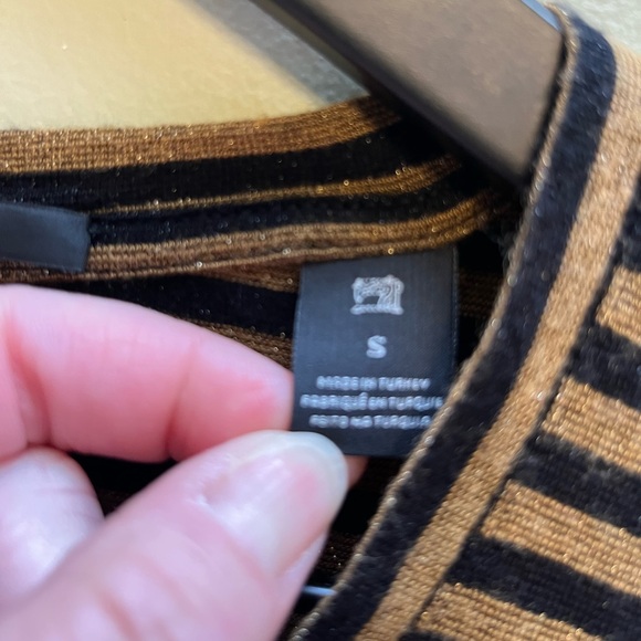 Scotch and Soda Gold and Black Vneck t-shirt size small - Picture 8 of 10